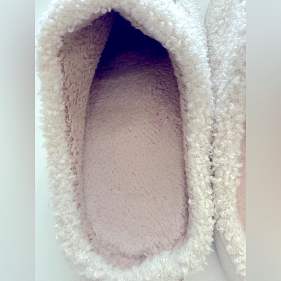 Reindeer Slippers - Picture 9 of 9